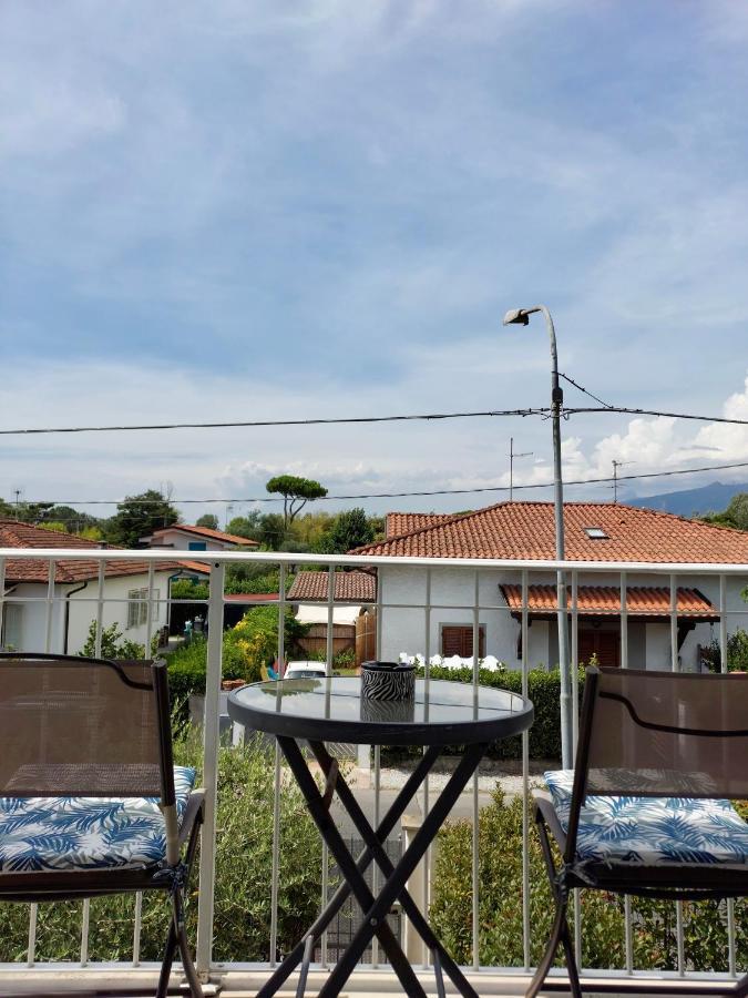 La Brise Hotel Marina di Pietrasanta Bagian luar foto