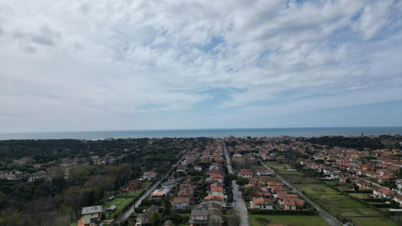 La Brise Hotel Marina di Pietrasanta Bagian luar foto