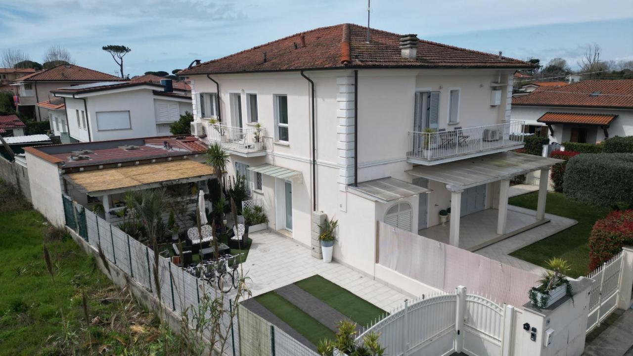 La Brise Hotel Marina di Pietrasanta Bagian luar foto
