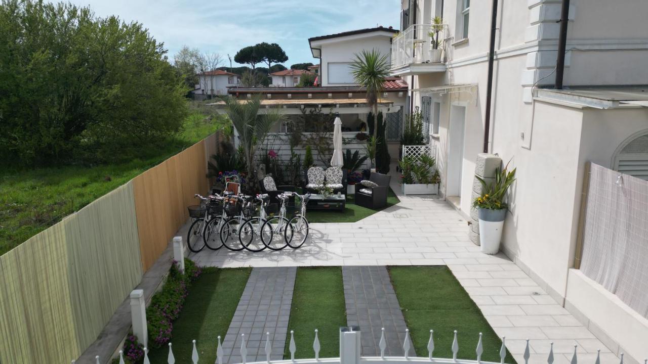 La Brise Hotel Marina di Pietrasanta Bagian luar foto