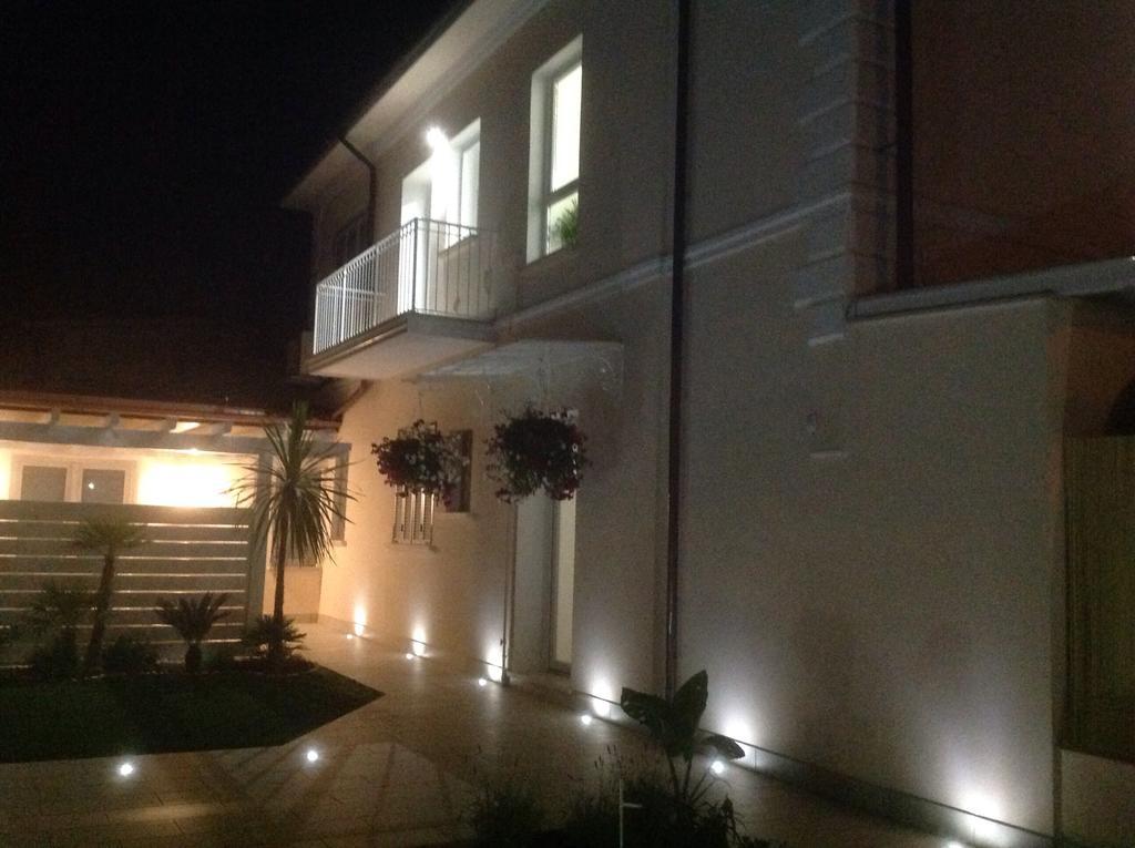La Brise Hotel Marina di Pietrasanta Bagian luar foto